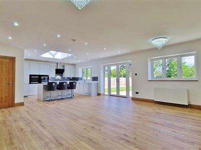 Lounge/Dining/Kitchen